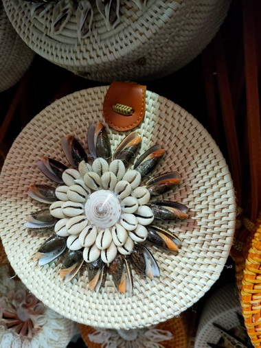 round rattan bag