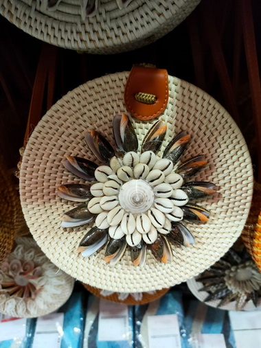 round rattan bag