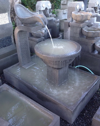 garden fountain decor