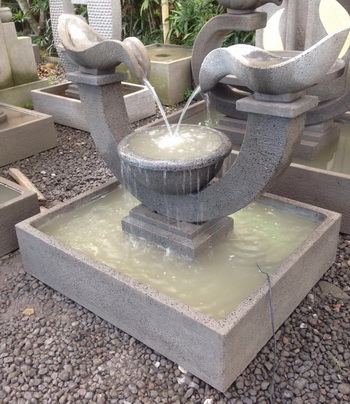 garden fountain decor