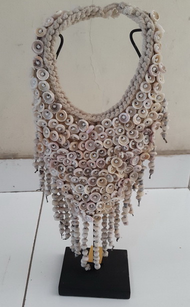 papua shell necklace